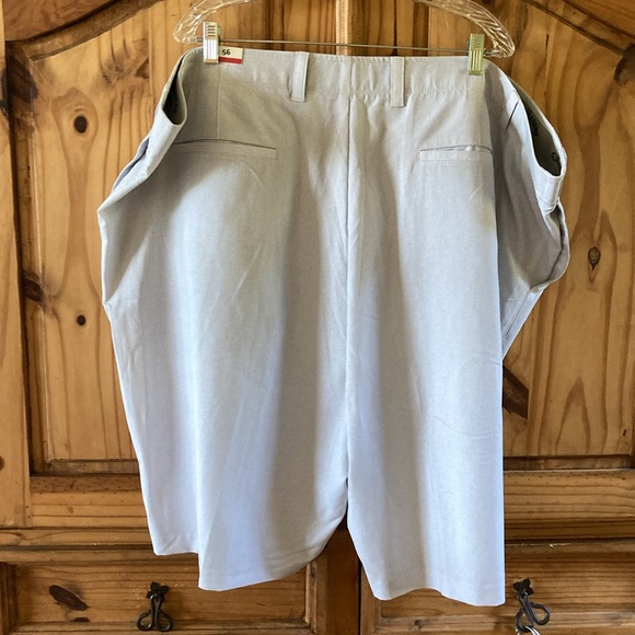 Men’s Callaway white gray blue plaid flat front chino shorts size 56 - NWT - Picture 4 of 9